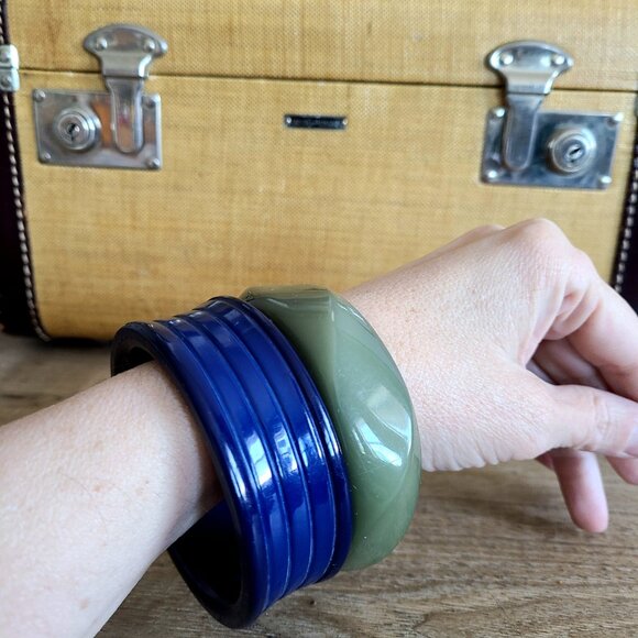 2 plastic chunky bangles. - Picture 6 of 9